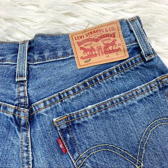 Levi’s 501 Cut Off Button Fly Jean Denim Shorts - Picture 6 of 6